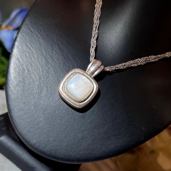 Vintage Large Mother Of Pearl Pendant Solid 925 Sterling Silver triple row chain - Picture 9 of 15
